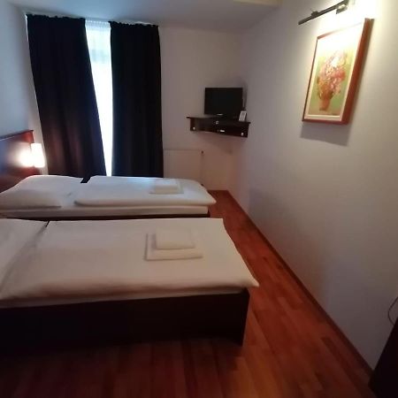 Hotel Arli Senica Zewnętrze zdjęcie