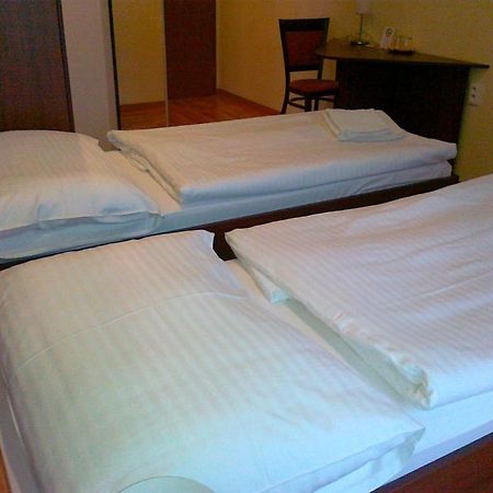 Hotel Arli Senica Pokój zdjęcie