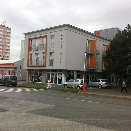 Hotel Arli Senica Zewnętrze zdjęcie