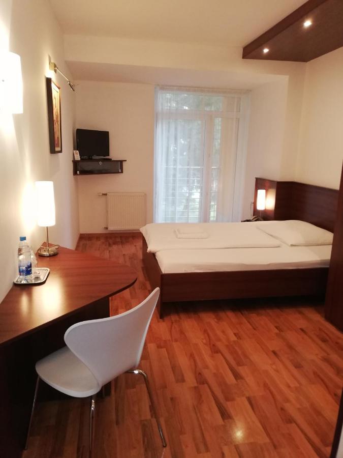 Hotel Arli Senica Zewnętrze zdjęcie