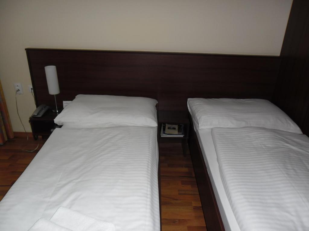 Hotel Arli Senica Pokój zdjęcie