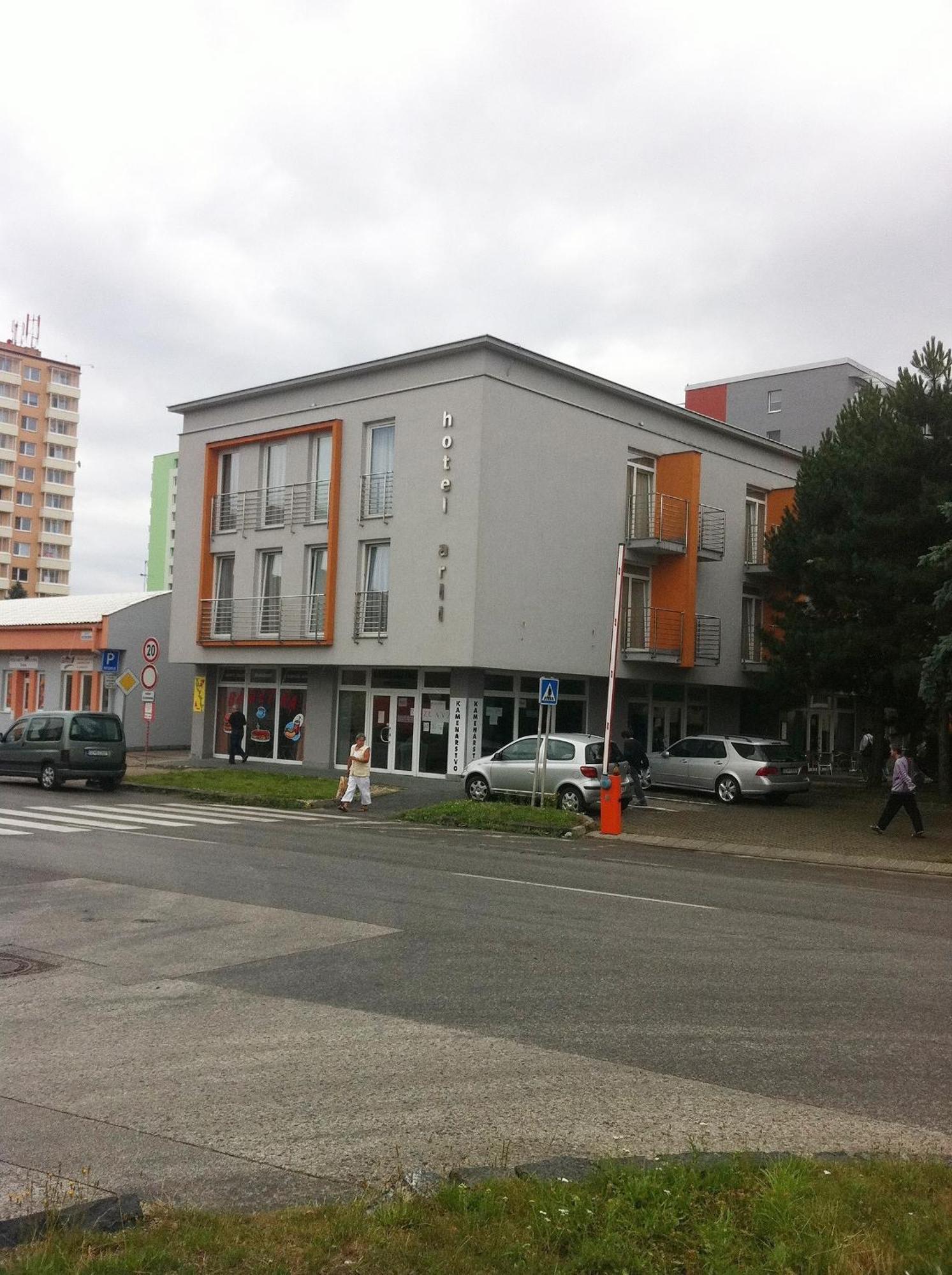 Hotel Arli Senica Zewnętrze zdjęcie