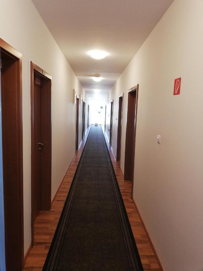 Hotel Arli Senica Zewnętrze zdjęcie
